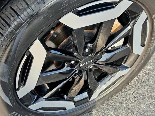 Used 2023 Kia Telluride EX w/ EX Captain's Chair Package FWD image 6