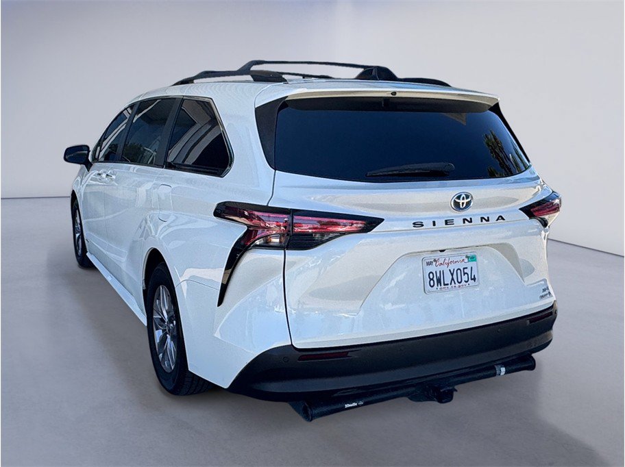 Used 2021 Toyota Sienna XLE w/ XLE Plus Package FWD image 4