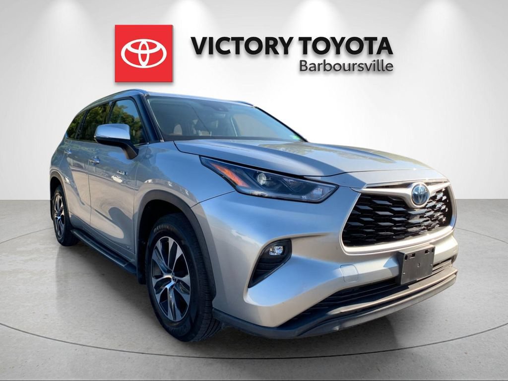 Used 2021 Toyota Highlander XLE AWD/4WD image 5