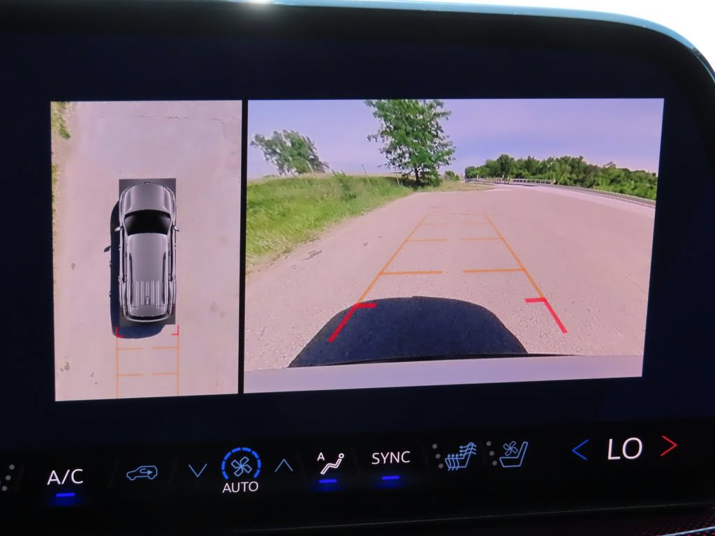 New 2026 Chevrolet Traverse RS w/ LPO, Floor Liner Package AWD/4WD image 9