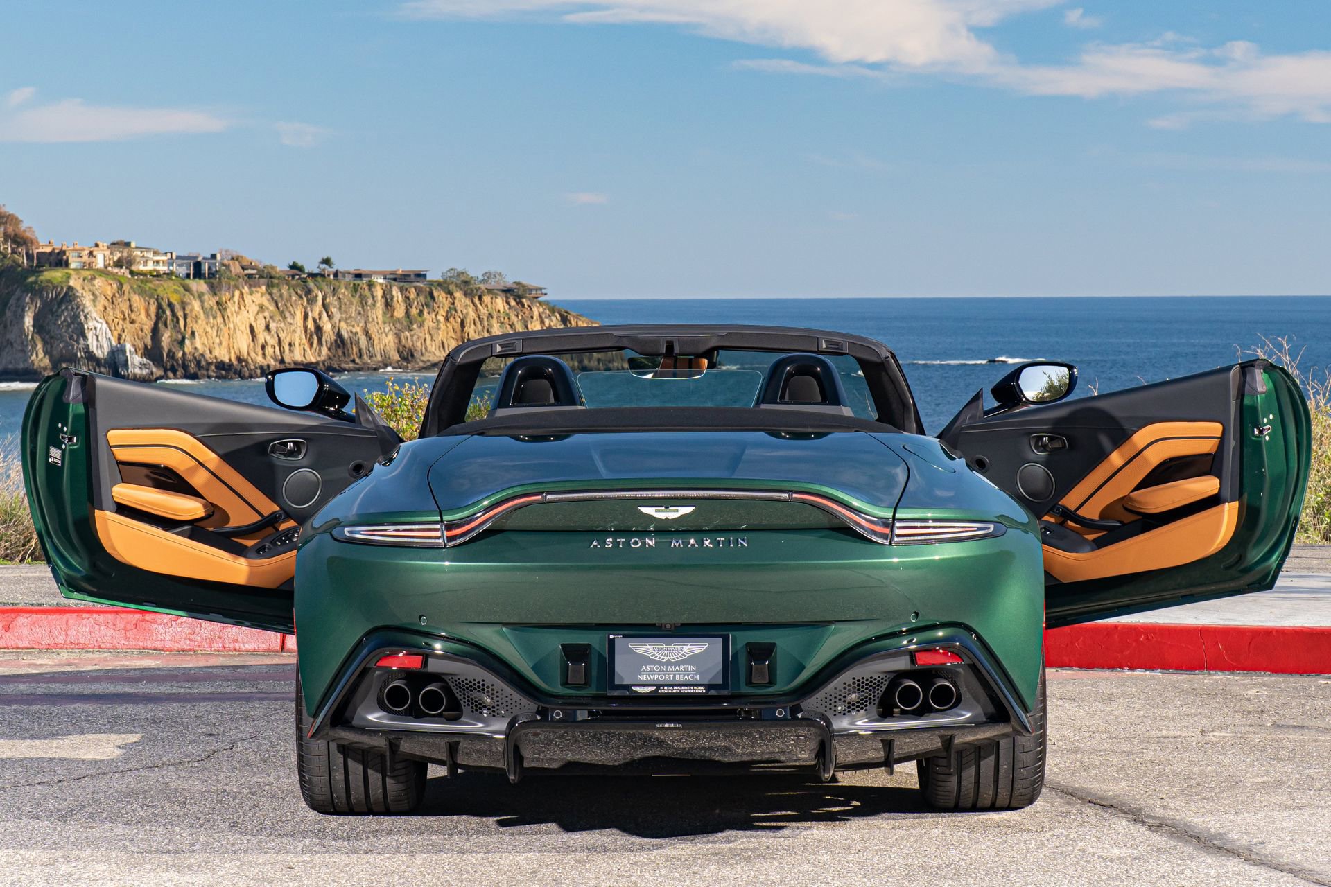 Used 2023 Aston Martin V8 Vantage Roadster RWD image 8