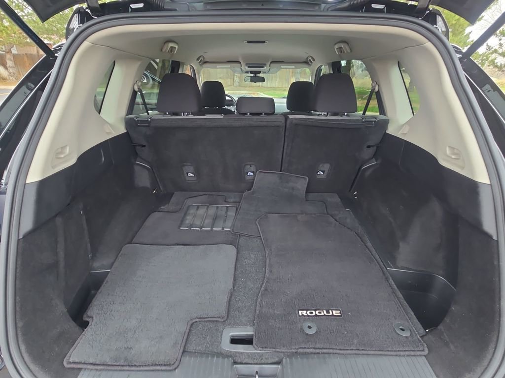 Used 2023 Nissan Rogue SV image 25