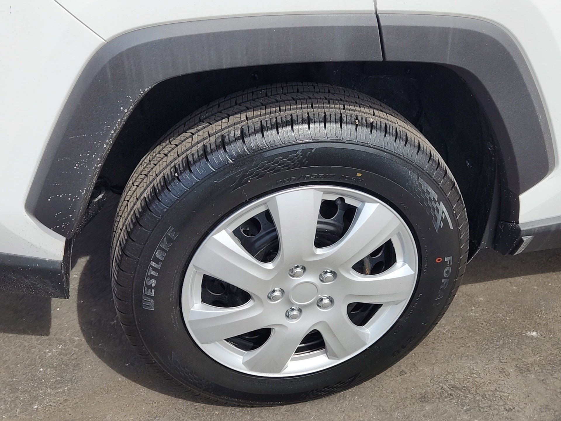 Used 2022 Toyota RAV4 LE image 26