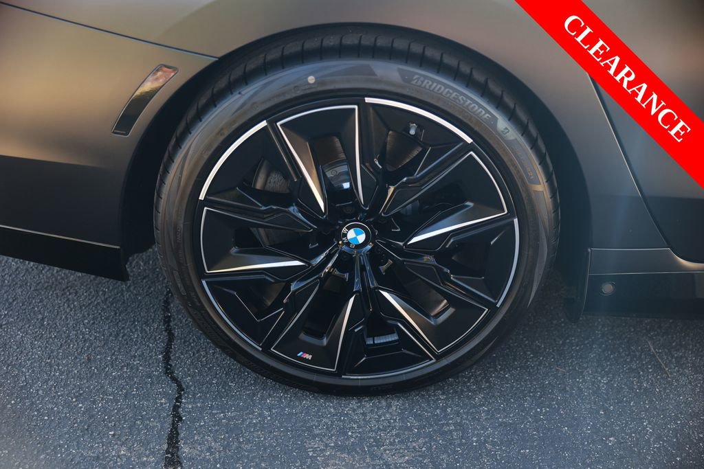 Used 2025 BMW i7 xDrive60 w/ Executive Package AWD/4WD image 9