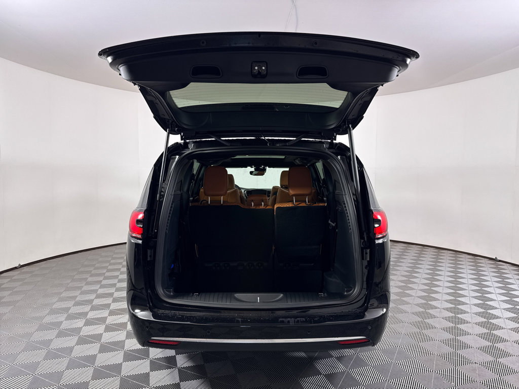 New 2026 Chrysler Pacifica Pinnacle image 21