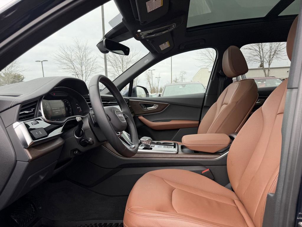 Used 2025 Audi Q7 3.0T Premium image 16