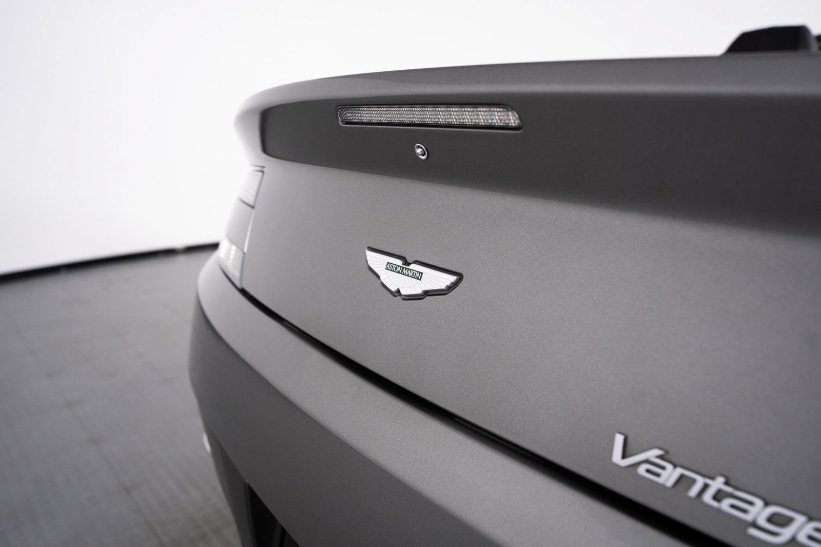 Used 2012 Aston Martin V8 Vantage Roadster RWD image 30