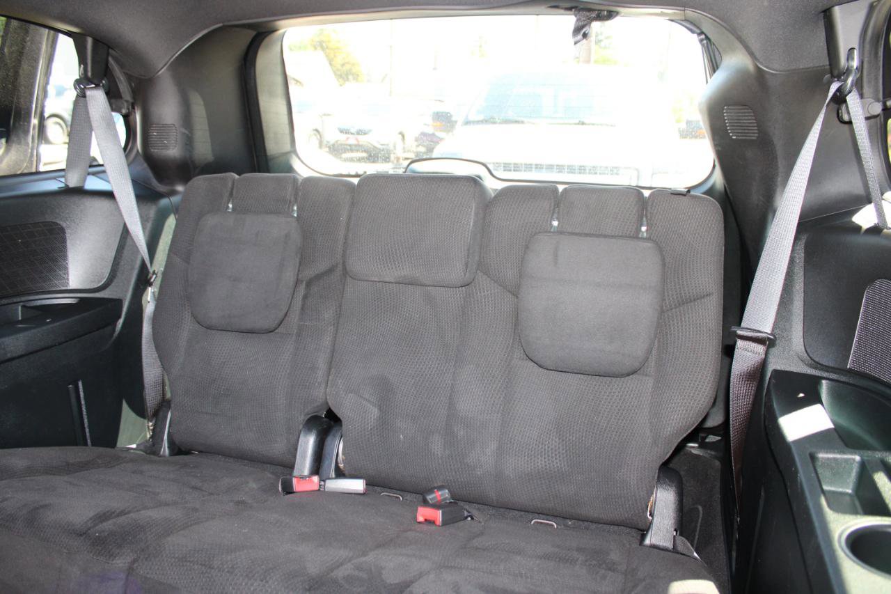 Used 2015 Dodge Grand Caravan SXT w/ Blacktop Package FWD image 9