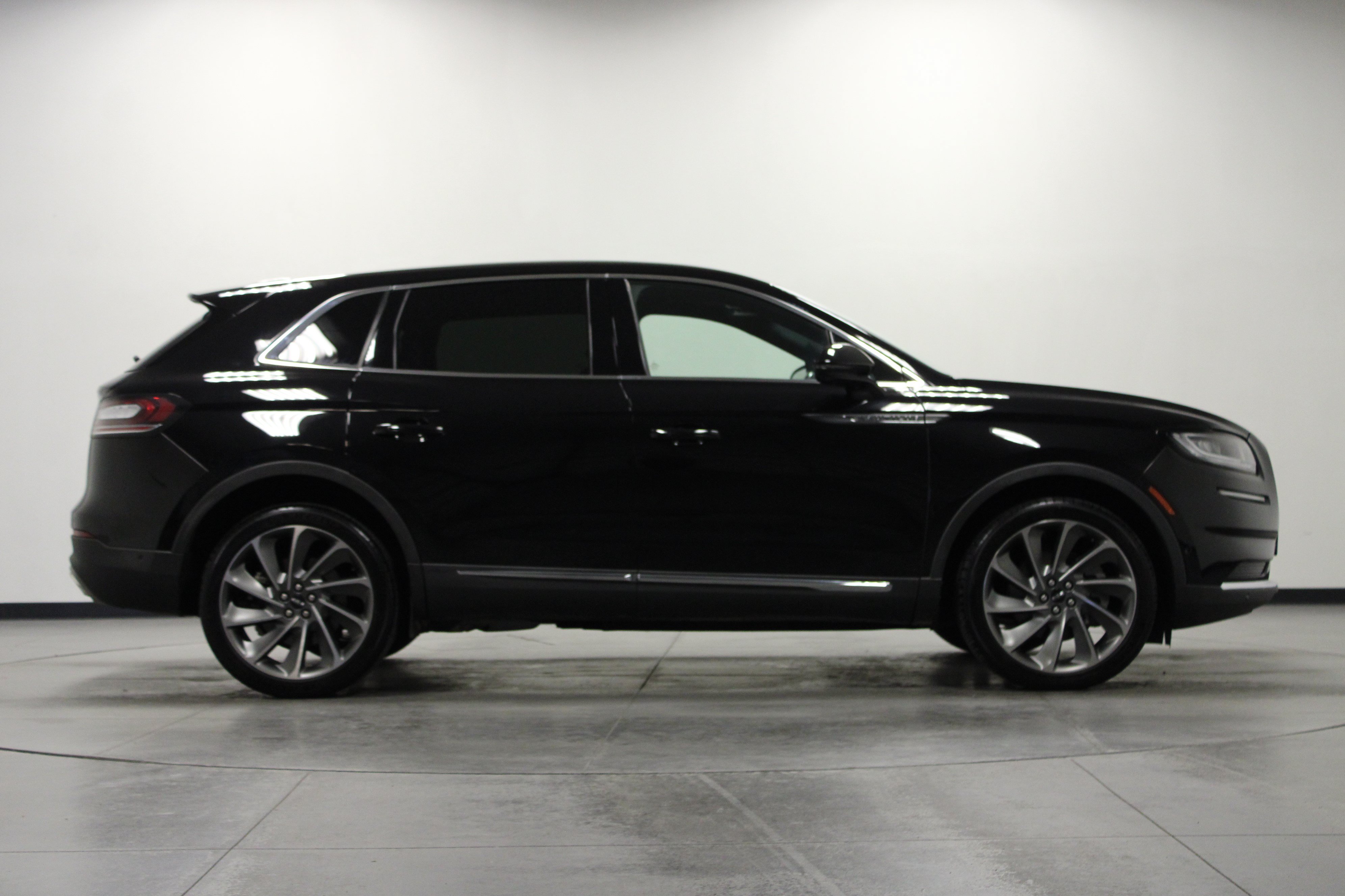 Used 2022 Lincoln Nautilus Reserve w/ Equipment Group 201A AWD/4WD image 3