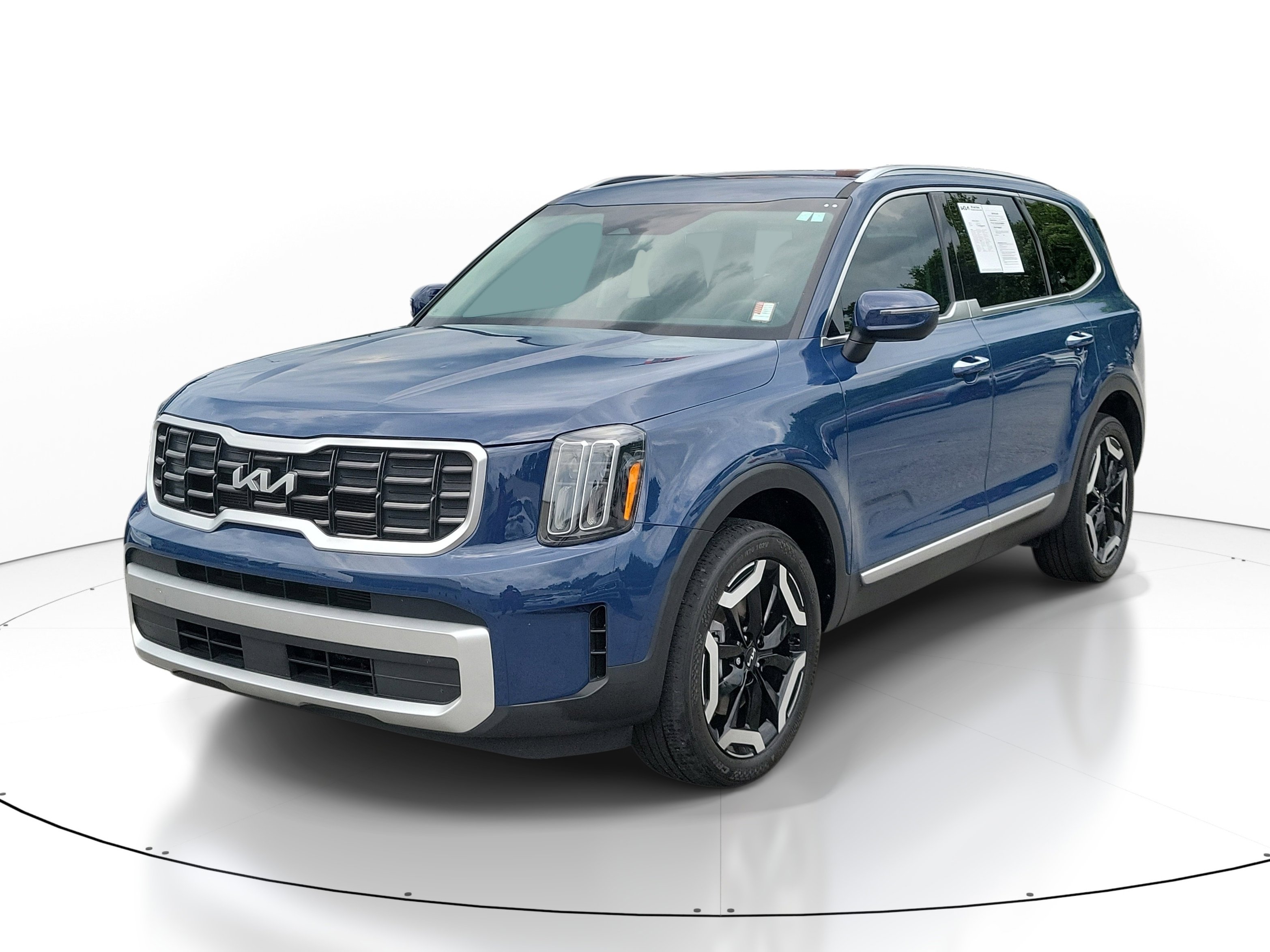 Used 2024 Kia Telluride S FWD image 3