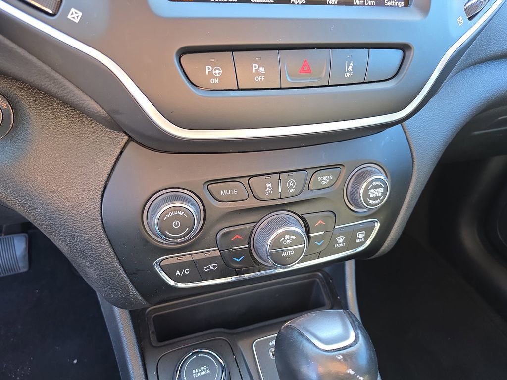 Used 2023 Jeep Cherokee Altitude Lux image 27