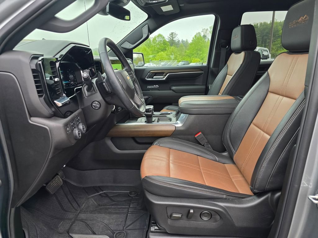 Certified 2024 Chevrolet Silverado 1500 High Country w/ High Country Premium Package AWD/4WD image 4