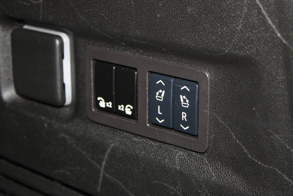 Used 2024 Chevrolet Suburban Premier AWD/4WD image 27