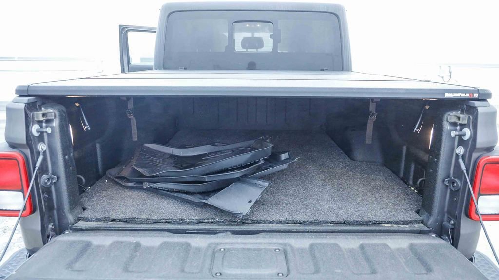 Certified 2021 Jeep Gladiator Willys image 27