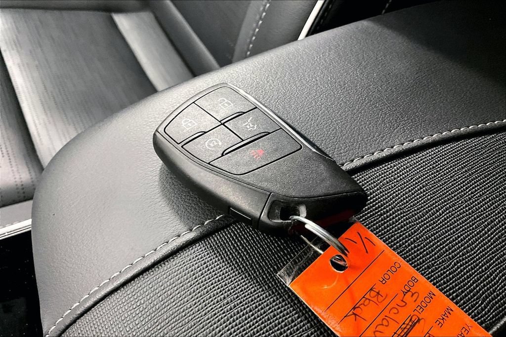 Used 2025 Buick Enclave Sport Touring FWD image 12