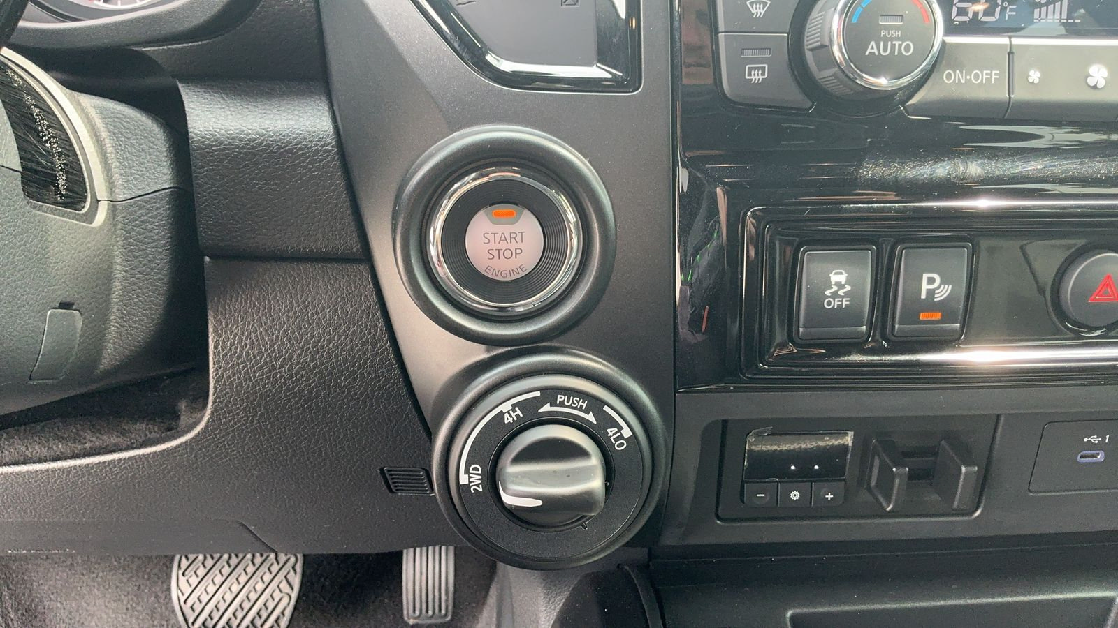 Certified 2024 Nissan Titan PRO-4X w/ Pro-4x Convenience Package AWD/4WD image 25