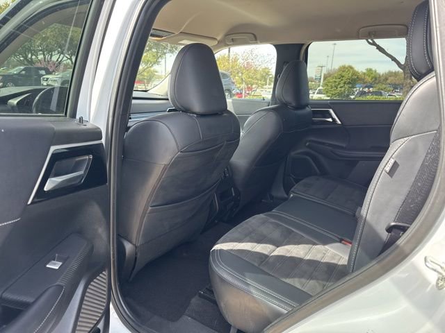 Used 2024 Mitsubishi Outlander SE image 12