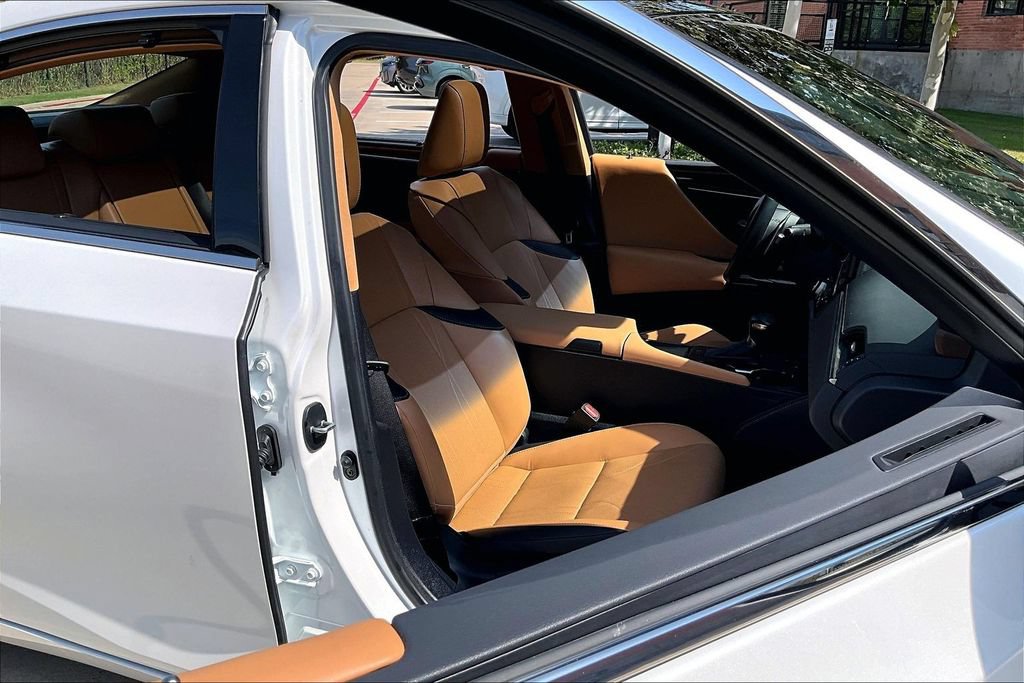 Used 2024 Lexus ES 350 Ultra Luxury w/ Accessory Package (Z2) FWD image 10