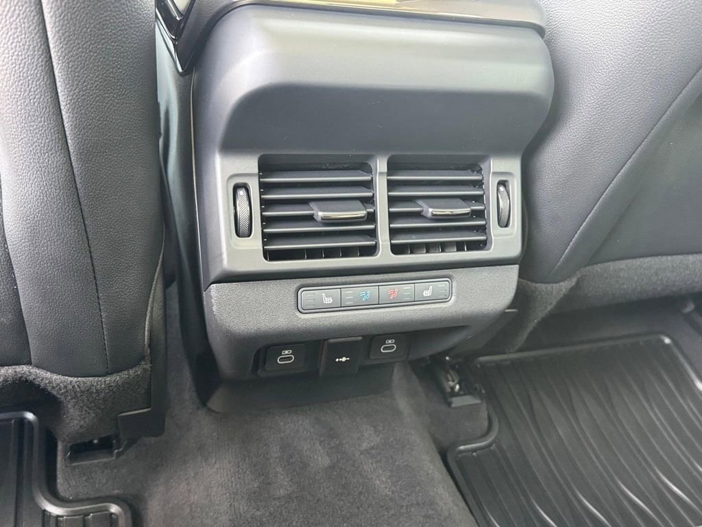 Used 2024 Land Rover Range Rover Evoque Dynamic SE image 10
