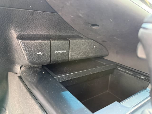 Used 2020 Toyota Camry SE FWD image 32