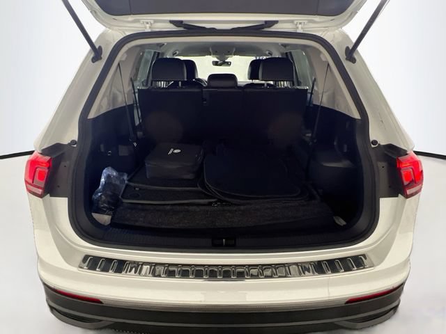 Used 2023 Volkswagen Tiguan SE FWD image 29