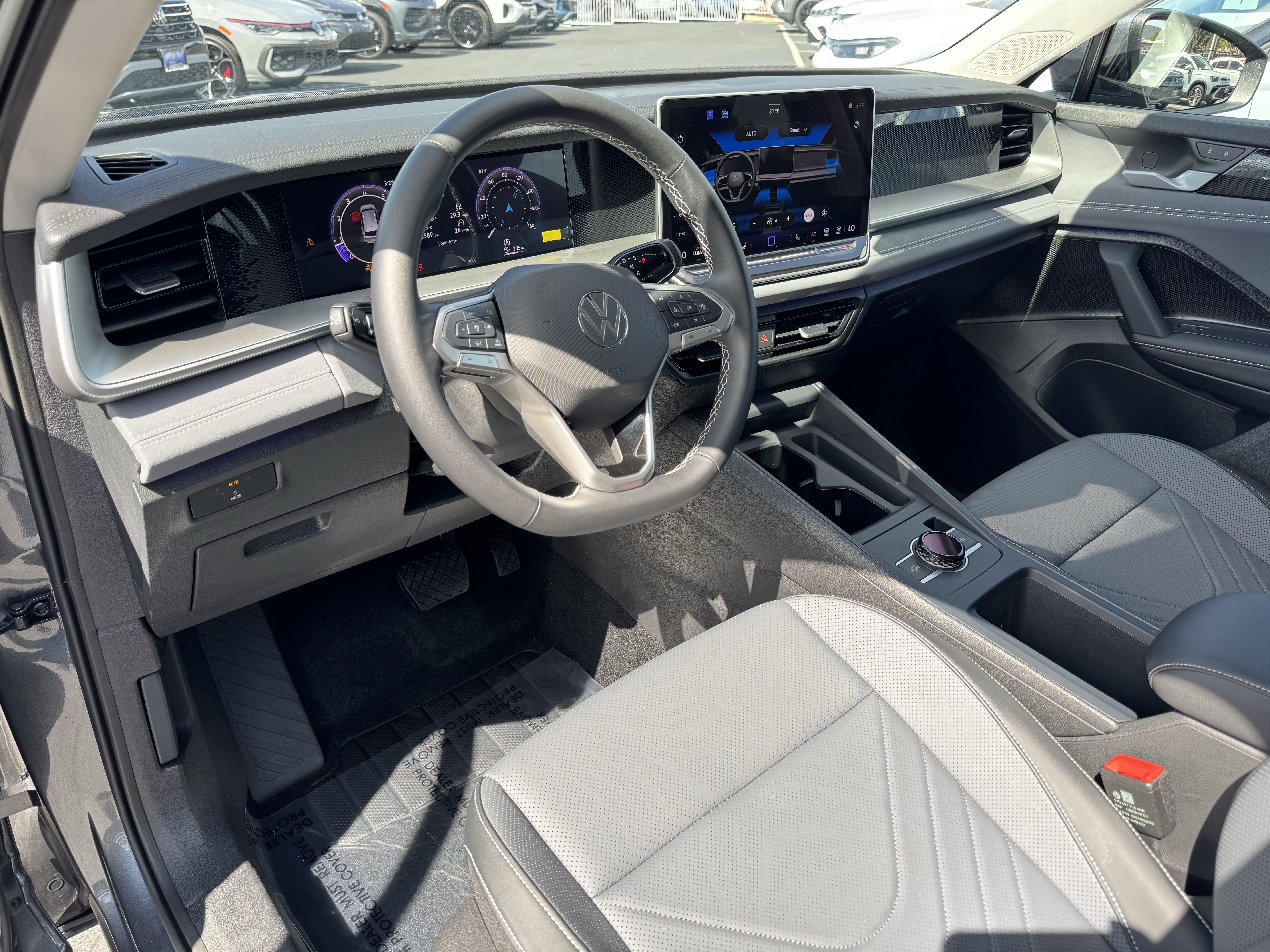 Used 2025 Volkswagen Tiguan SE FWD image 17