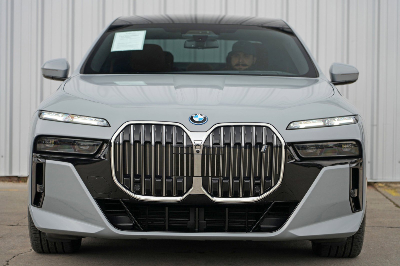 Used 2023 BMW i7 xDrive60 w/ Executive Package 2 image 7