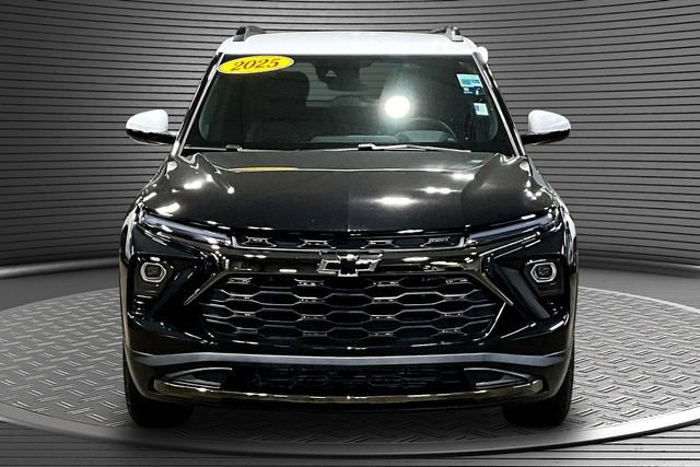 Used 2025 Chevrolet TrailBlazer ACTIV w/ Driver Confidence Package FWD image 2
