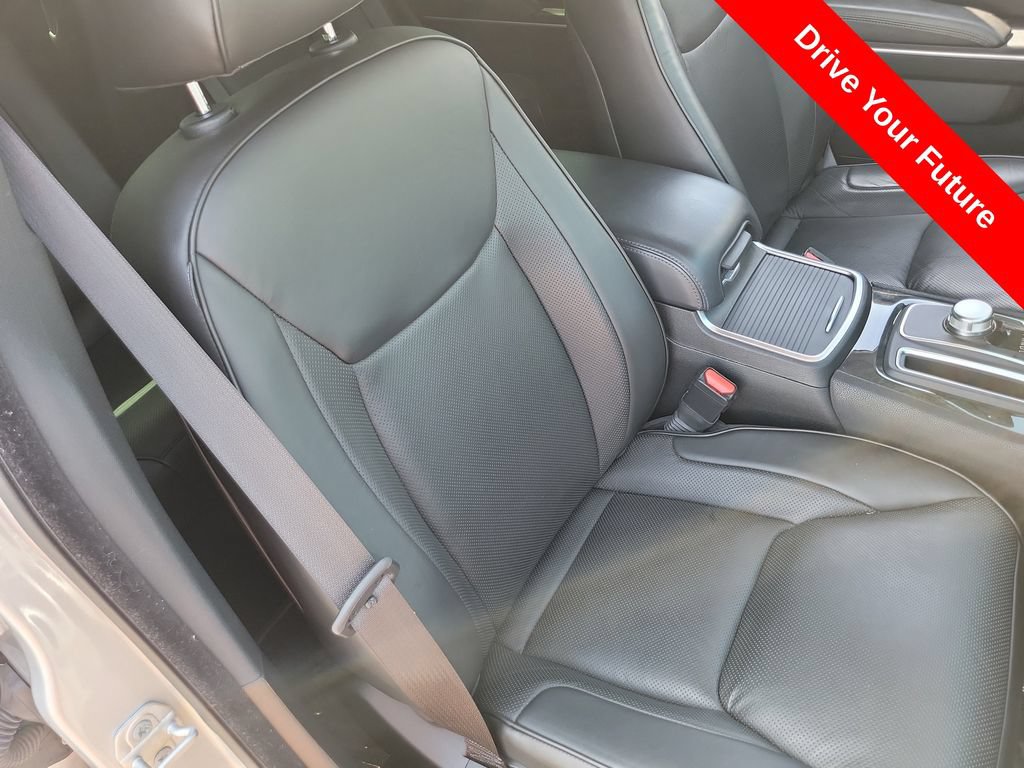 Used 2023 Chrysler 300 Touring L w/ Safetytec Plus Group RWD image 20