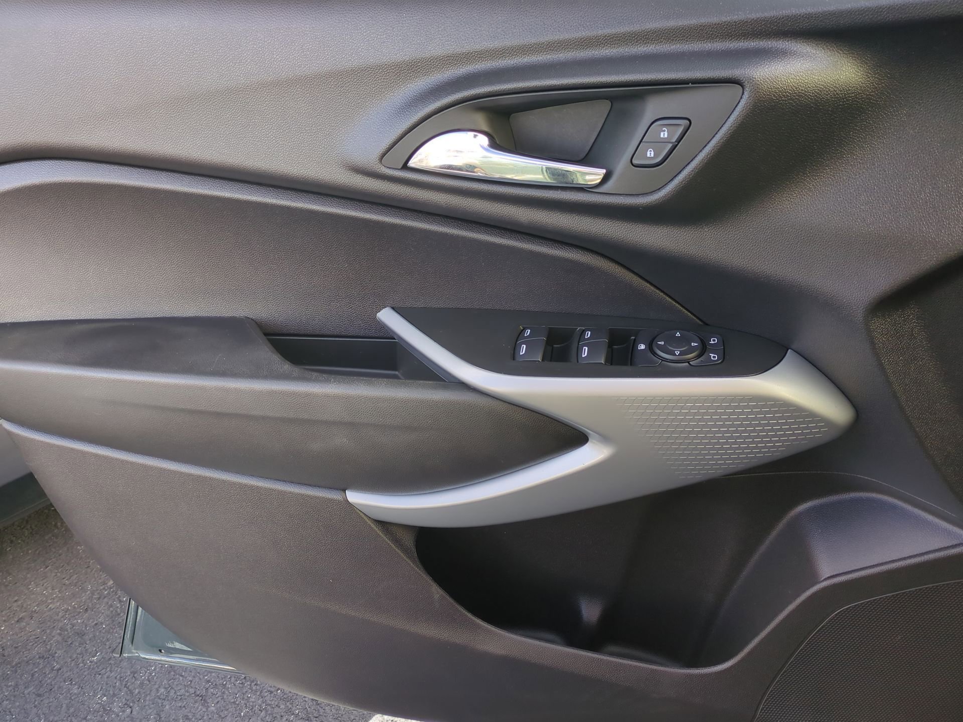 Certified 2025 Chevrolet Trax LS image 20