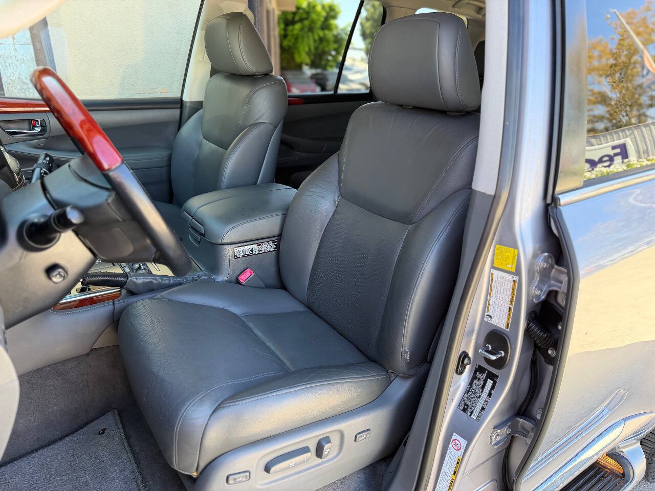 Used 2010 Lexus LX 570 4WD w/ Preferred Accessory Package image 12