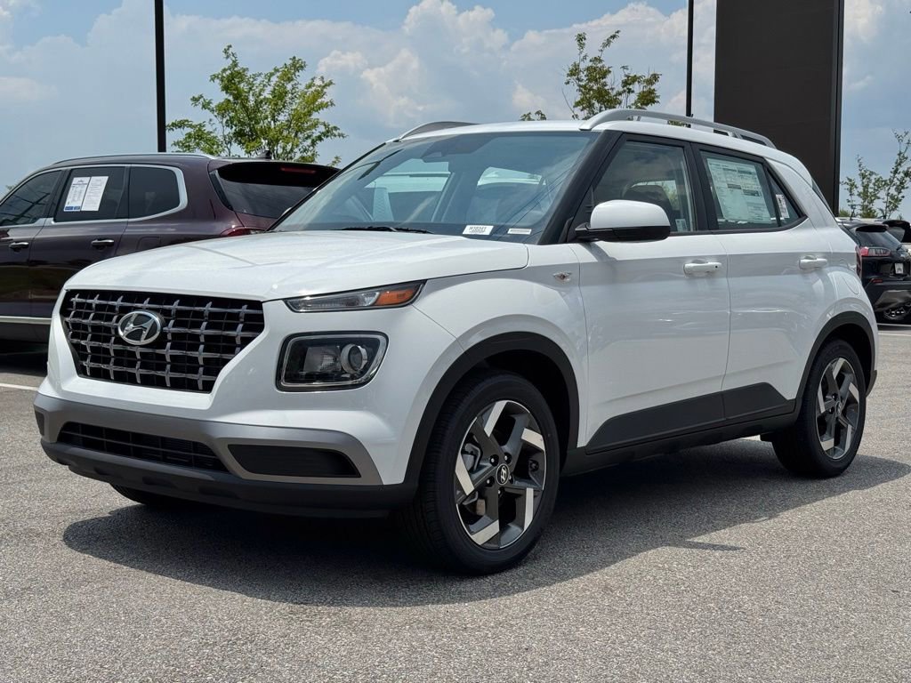 Used 2025 Hyundai Venue SEL image 8
