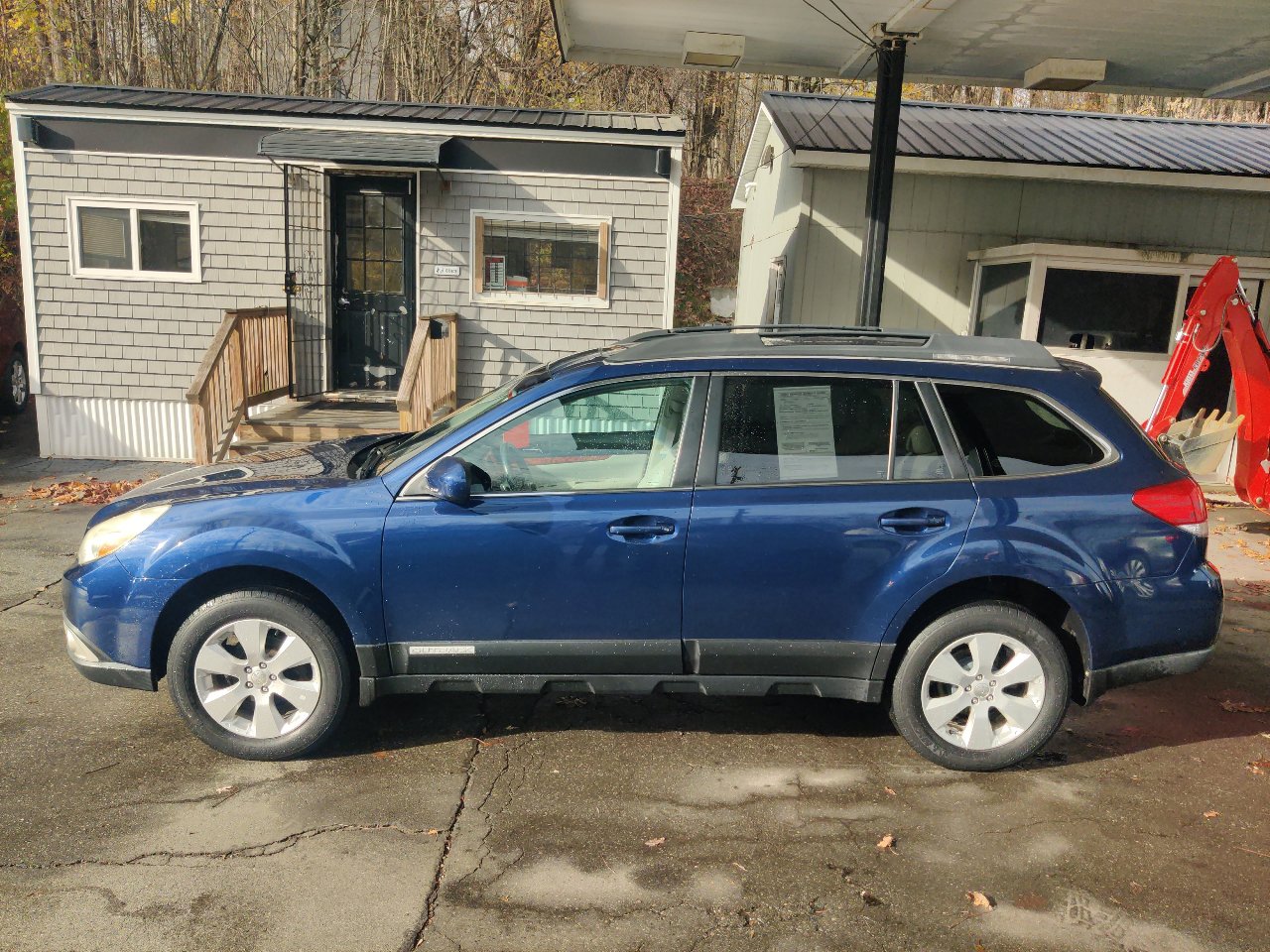 Used 2011 Subaru Outback 2.5i Limited image 3