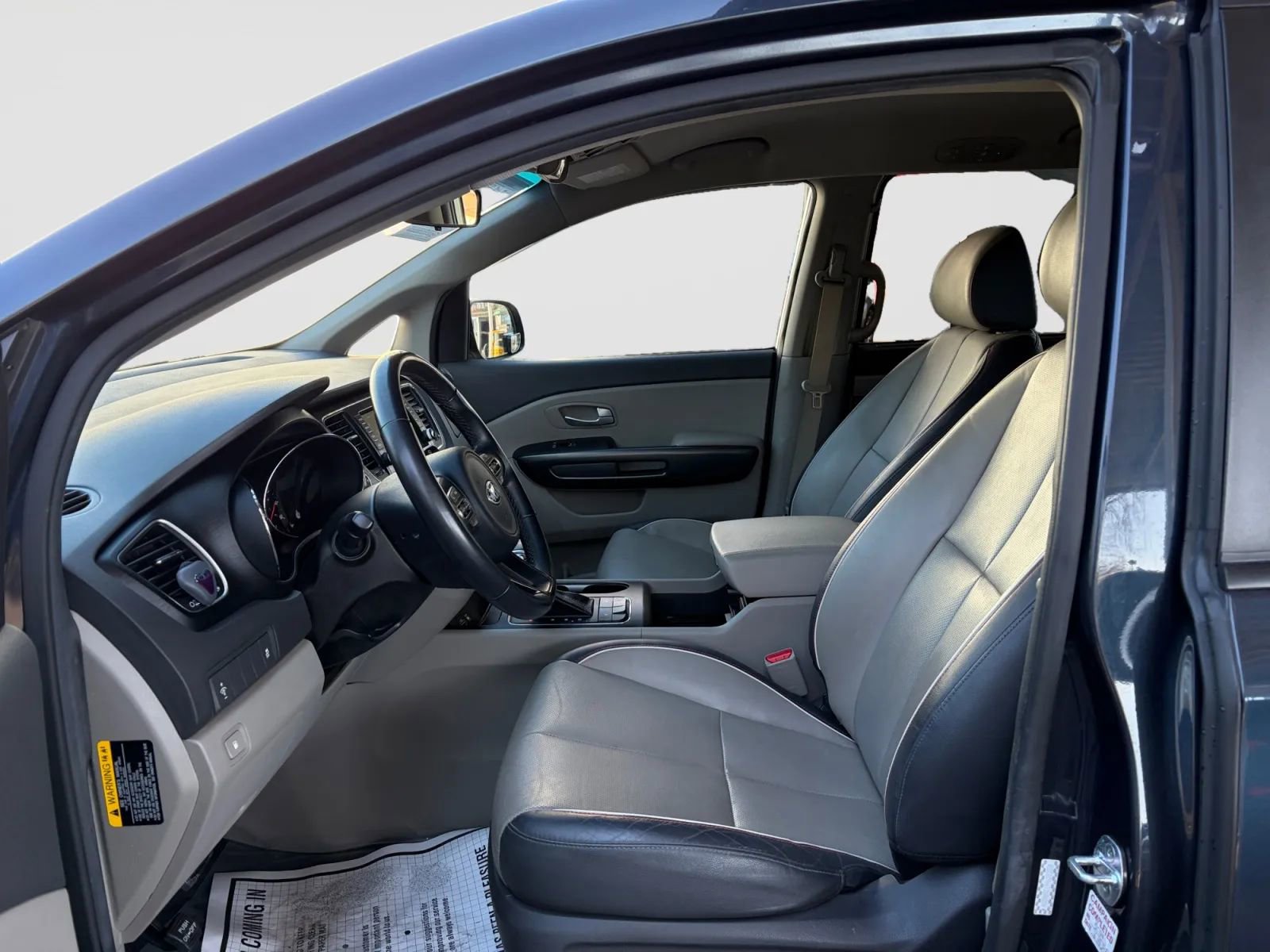 Used 2017 Kia Sedona LX w/ LX Essentials Premium Package image 10