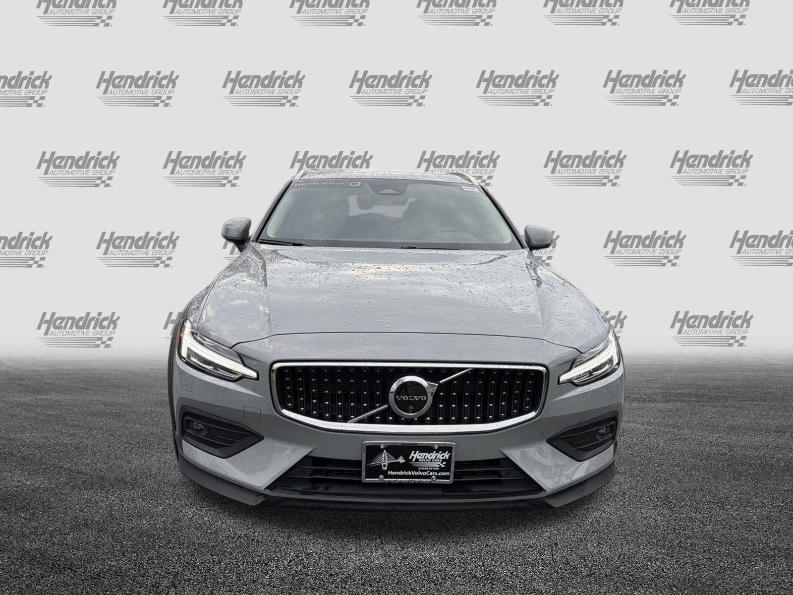 Certified 2025 Volvo V60 B5 Cross Country Plus image 3