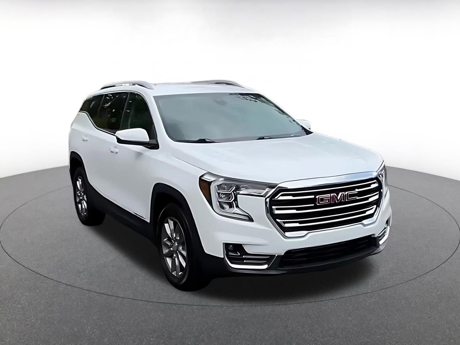 Used 2024 GMC Terrain SLT AWD/4WD image 3