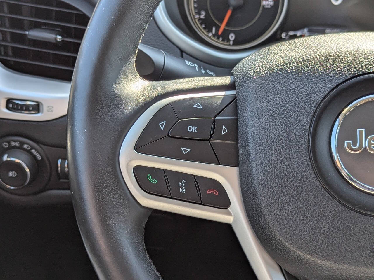 Used 2017 Jeep Cherokee Trailhawk w/ Cold Weather Group image 25