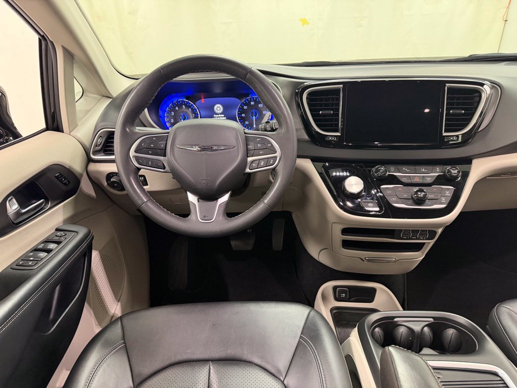 Used 2024 Chrysler Pacifica Touring-L FWD image 30
