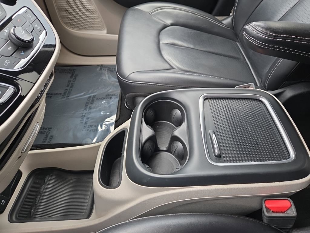 Used 2023 Chrysler Pacifica Touring-L FWD image 23