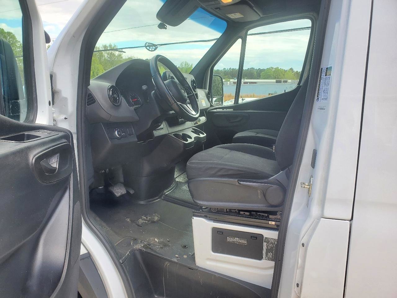 Used 2022 Mercedes-Benz Sprinter 1500 image 16