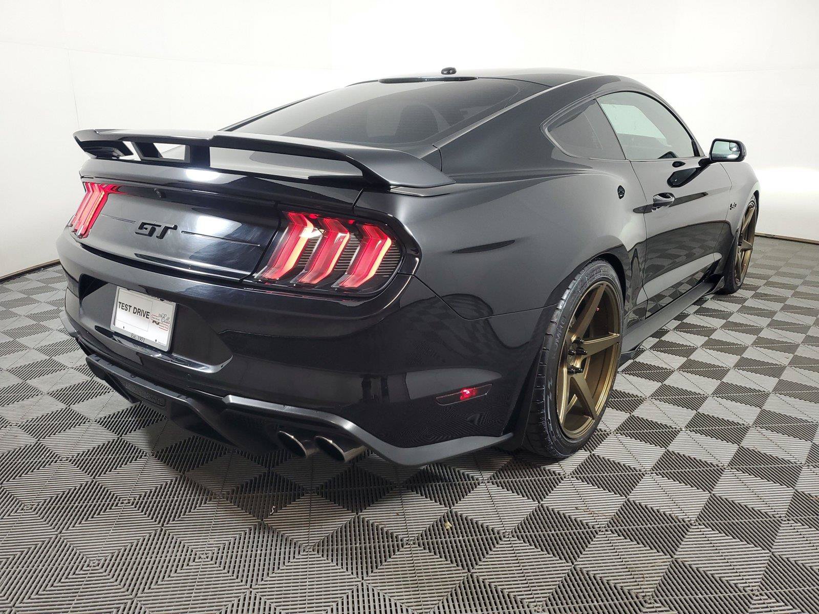 Used 2018 Ford Mustang GT Premium w/ GT Performance Package RWD image 6