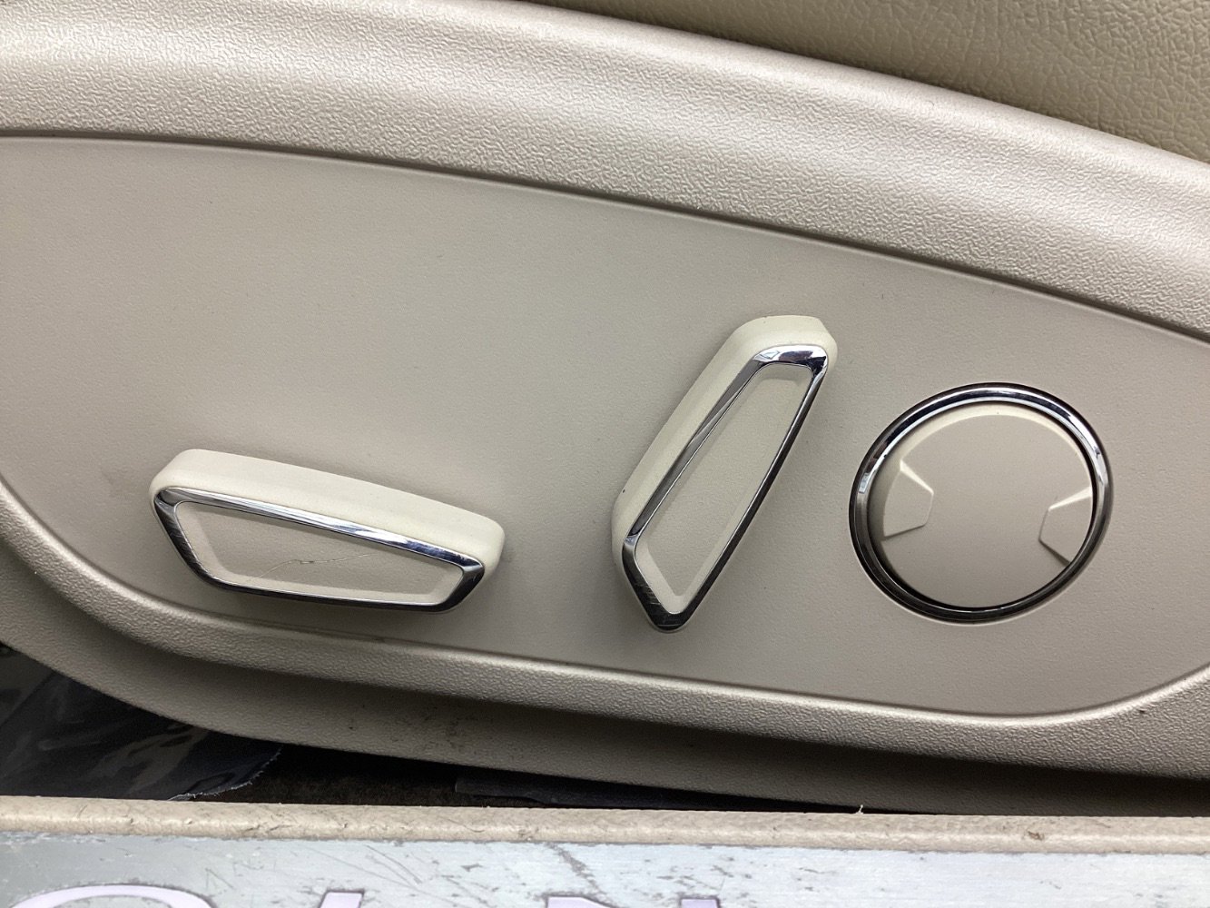 Used 2016 Lincoln MKZ Hybrid image 39