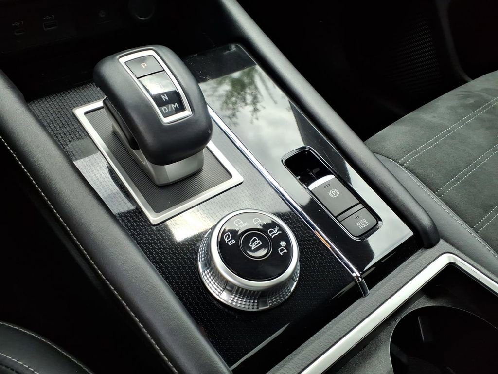 Used 2024 Mitsubishi Outlander SE Black Edition FWD image 9