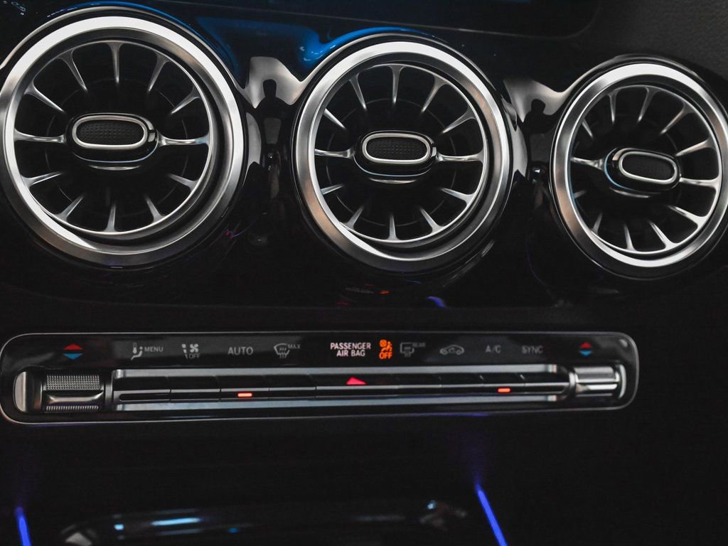 Used 2024 Mercedes-Benz GLA 35 AMG 4MATIC image 34