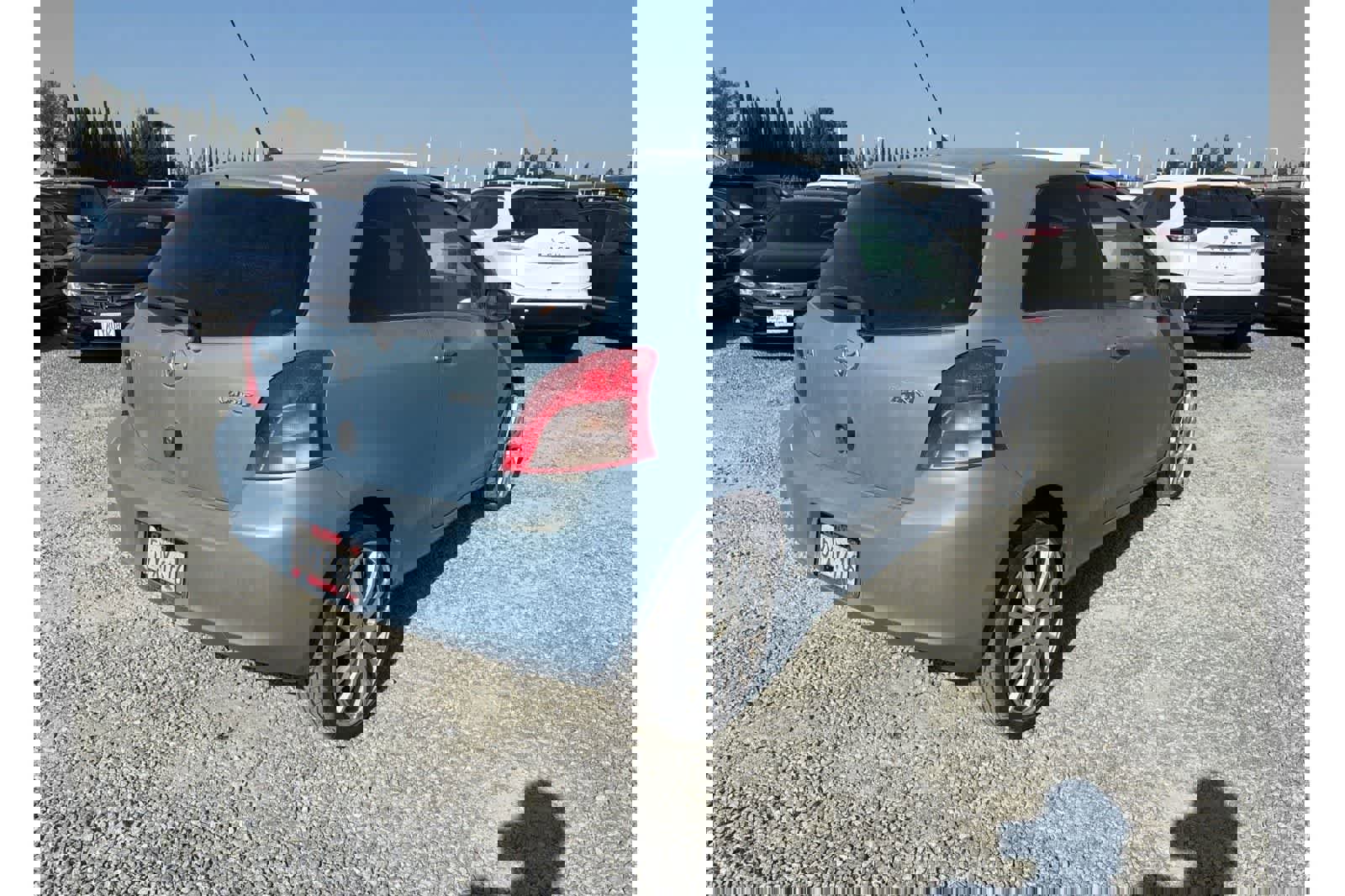 Used 2007 Toyota Yaris 2-Door Hatchback image 7