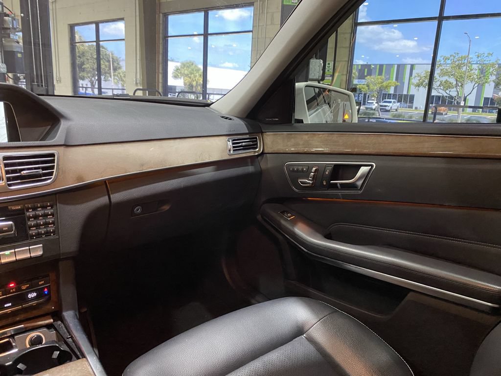 Used 2014 Mercedes-Benz E 350 Sedan image 4