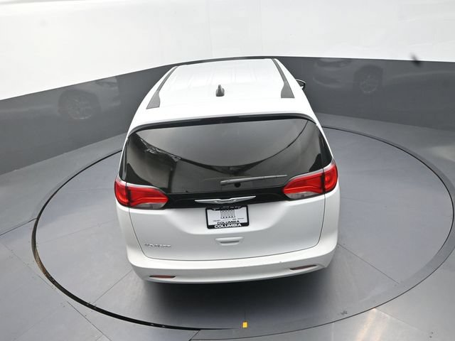 Used 2023 Chrysler Voyager LX FWD image 16
