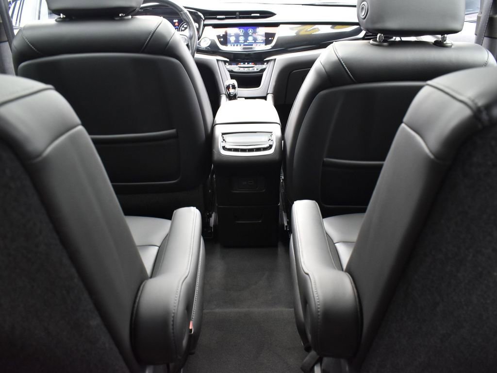Used 2022 Cadillac XT6 Sport w/ Technology Package AWD/4WD image 32