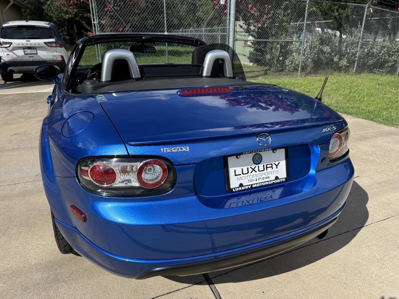 Used 2006 MAZDA MX-5 Miata Sport w/ Appearance Pkg RWD image 10