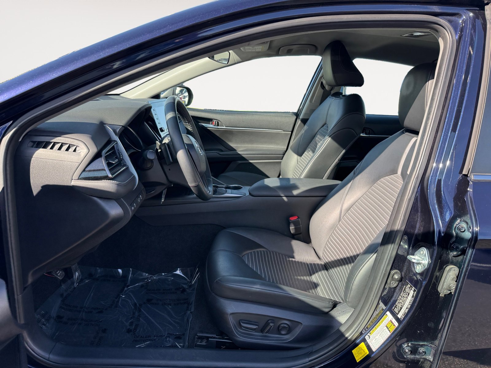 Used 2022 Toyota Camry SE image 10